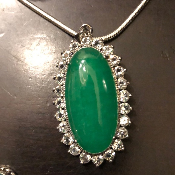 Necklace, bracelet, and earrings set - Picture 3 of 3